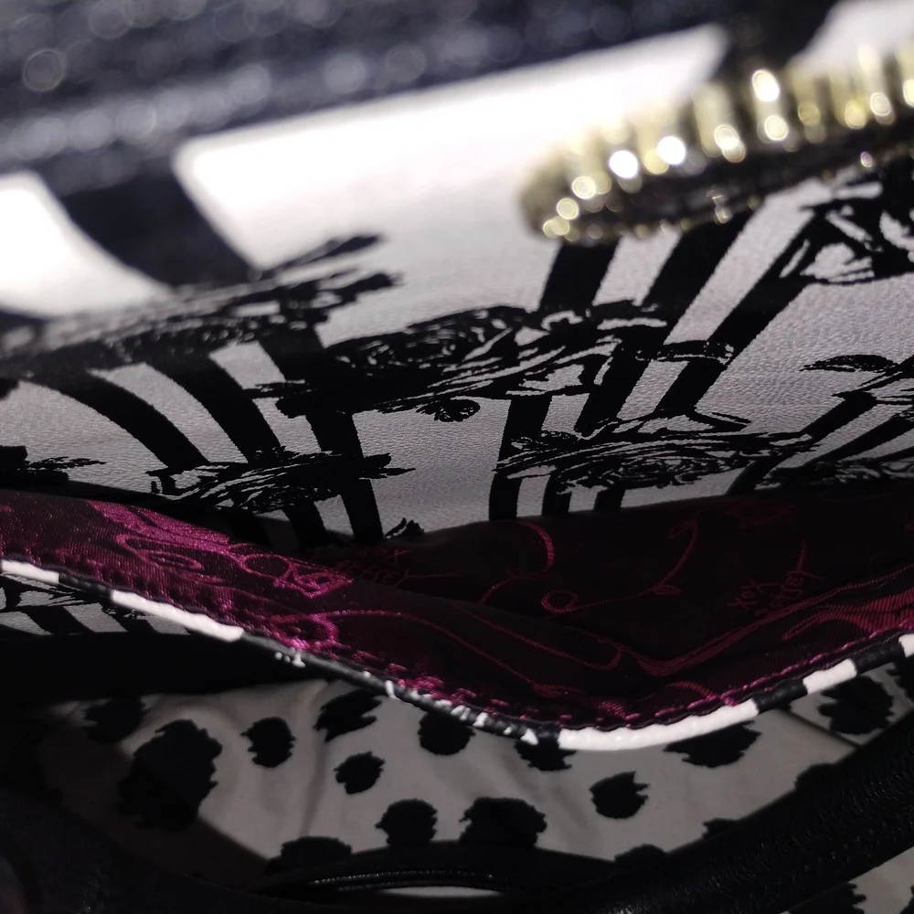 Betsey Black and White Floral Handbag - Picture 5 of 7